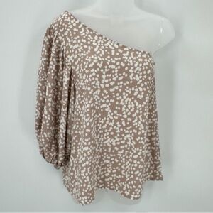 GILLI Top Womens S Beige Tan Polka Dot One Shoulder Flowy Going Out Blouse